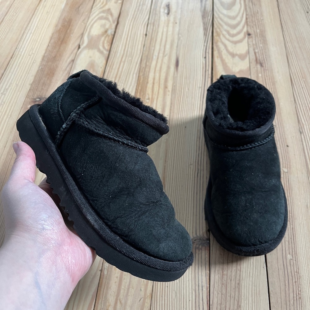 UGG Classic Ultra Mini Kids Size 13 Black Suede Fur Lined Ankle Boots 113075